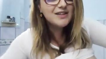 Busty lady 02