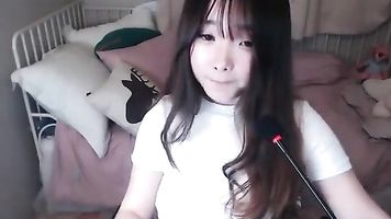 Korean girl masturbates on cam