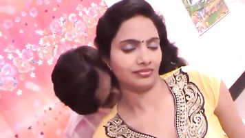 Hot indian aunty kissing with boyfriend