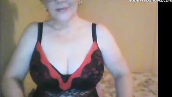 smiling mature and busty adultwebshows com